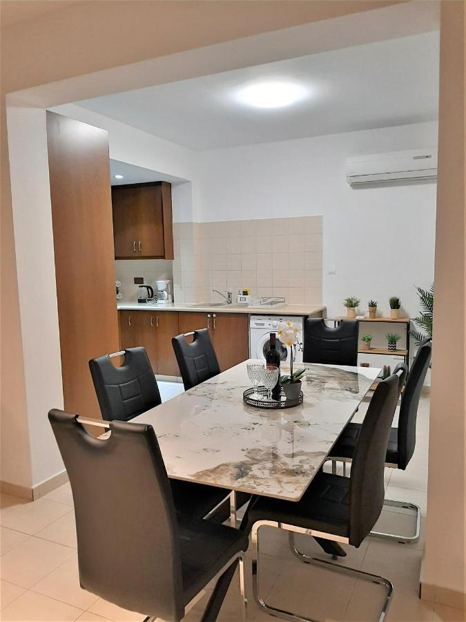 H&O Alina Sunset Apartment Paphos Bagian luar foto