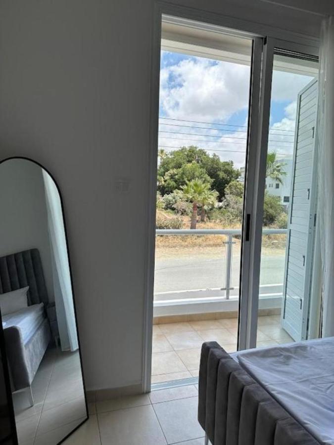 H&O Alina Sunset Apartment Paphos Bagian luar foto